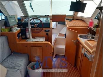 Cayman Yachts 30 Fly