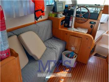 Cayman Yachts 30 Fly