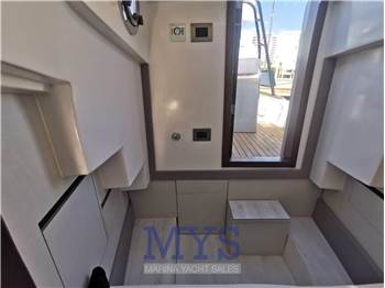 Python yacht 27s