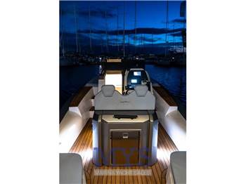 Python yacht 27s