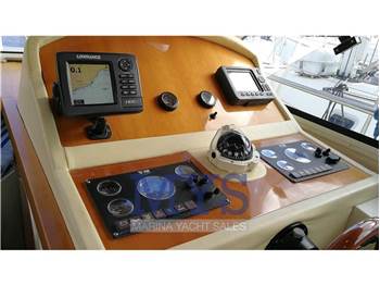Nautica Po Sea World 31 Fly Limited Edition