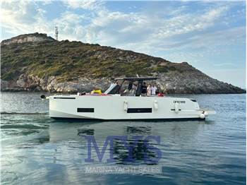 De Antonio Yachts D42 Open