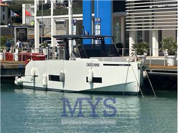 De Antonio Yachts D42 Open