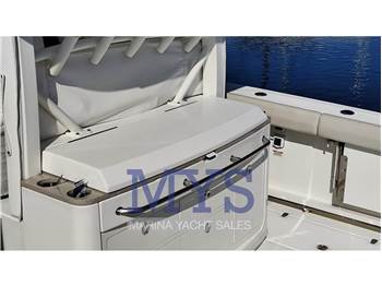 Boston Whaler 380 Outrage