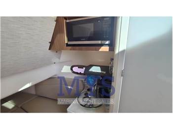 Boston Whaler 380 Outrage