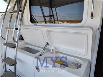 Riviera Marine 47 Flybridge