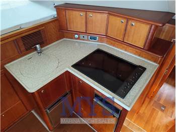 Riviera Marine 47 Flybridge