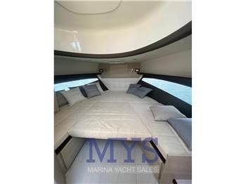 Python yacht C 33