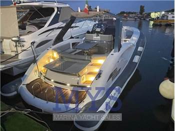 Python yacht C 33