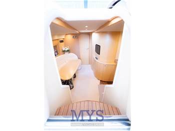 Princess Yachts V48