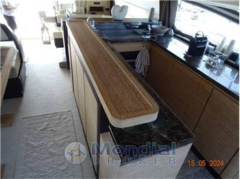 AZIMUT 64 FLY