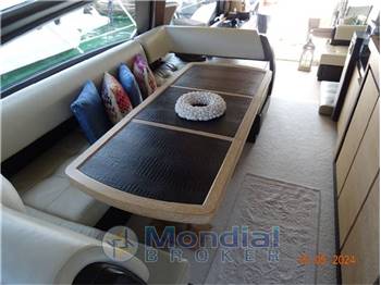 AZIMUT 64 FLY