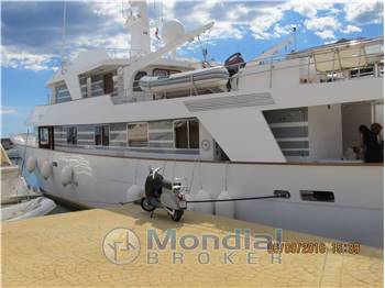 CAMPER e NICHOLSON NAVETTA