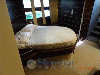 AZIMUT 68 S