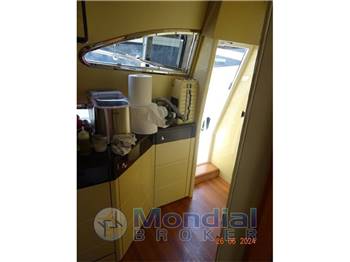 FERRETTI 680 FLY