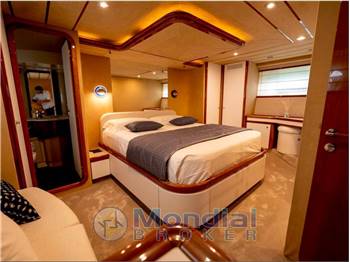 FERRETTI 680 FLY