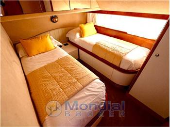 FERRETTI 680 FLY