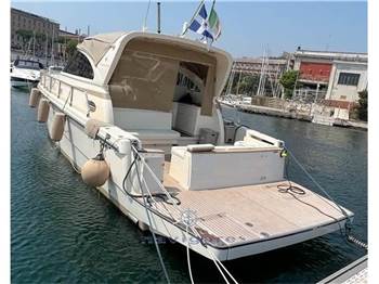Cayman 38 WA
