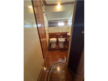 Ferretti Yachts FERRETTI 810