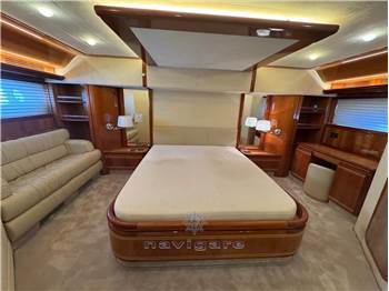 Ferretti Yachts FERRETTI 810
