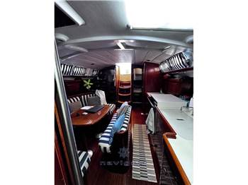 Benetau Oceanis 423