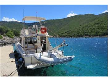 Riviera Marine 33 Flybridge