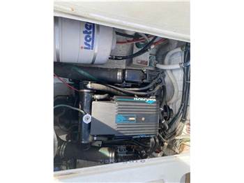 Bertram Yacht 28' SF