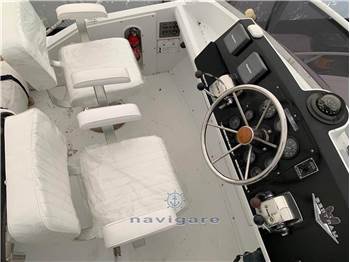 Bertram Yacht 28' SF