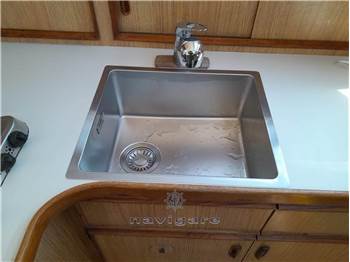 Bertram Yacht 28' SF