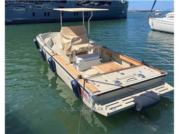 Boston Whaler 23 Outrage