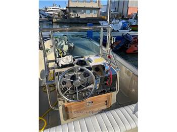 Boston Whaler 23 Outrage