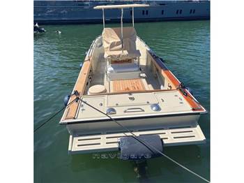 Boston Whaler 23 Outrage