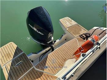 Quicksilver Activ 805 Cruiser