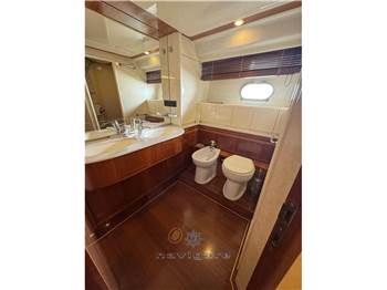 Ferretti Yachts FERRETTI 810