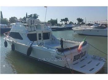 Bertram Yacht 28' SF