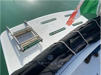 Bertram Yacht 28' SF
