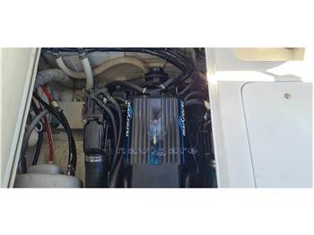 Bertram Yacht 28' SF