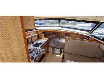 Bertram Yacht 28' SF