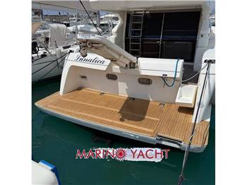 Ferretti Yachts 530