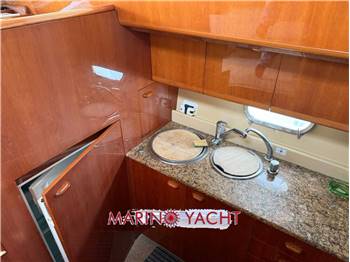 Ferretti Yachts 530