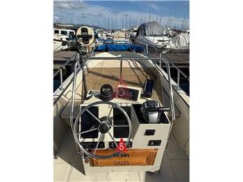 Boston Whaler OUTRAGE 22