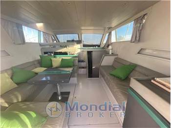 Ferretti Yachts ALTURA 40 FLY