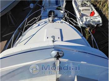 Bertram Yacht 28' Fbc