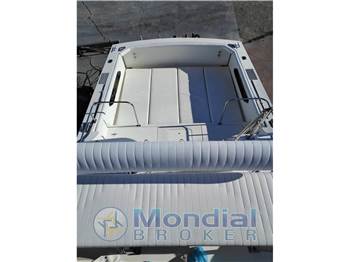 Bertram Yacht 28' Fbc