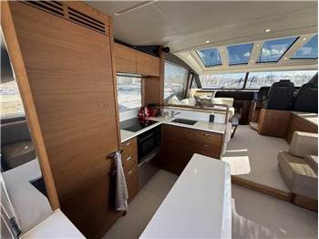 Princess Yachts V60