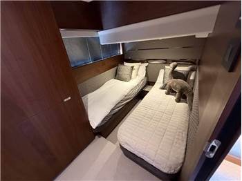 Princess Yachts V60