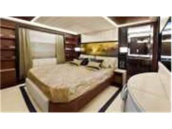 Benetti Delfino 93'