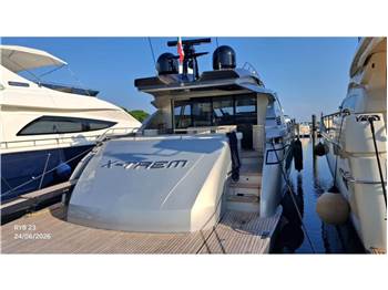 Pershing 82