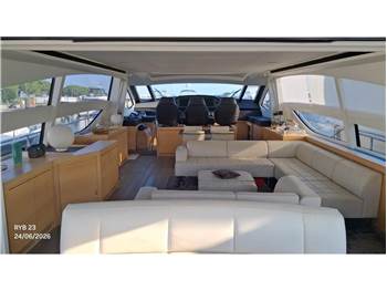 Pershing 82