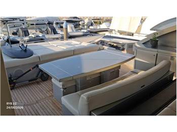Pershing 82
